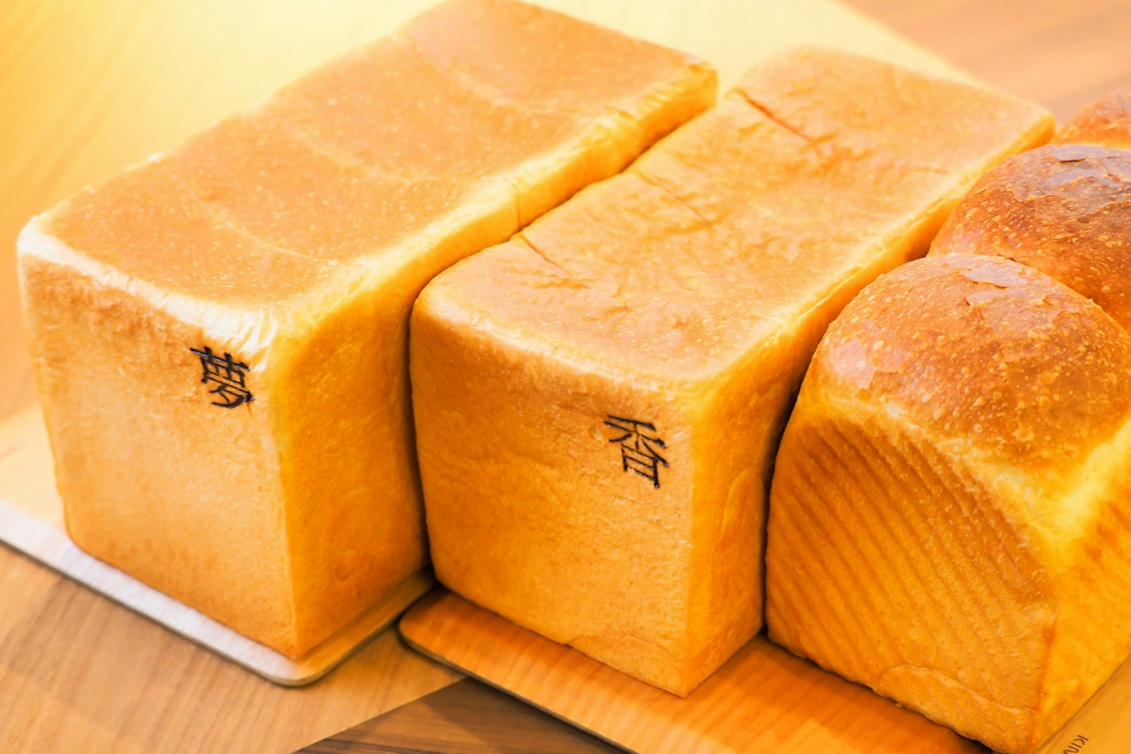 ふわふわで香ばしい食パン、朝食にぴったりです。