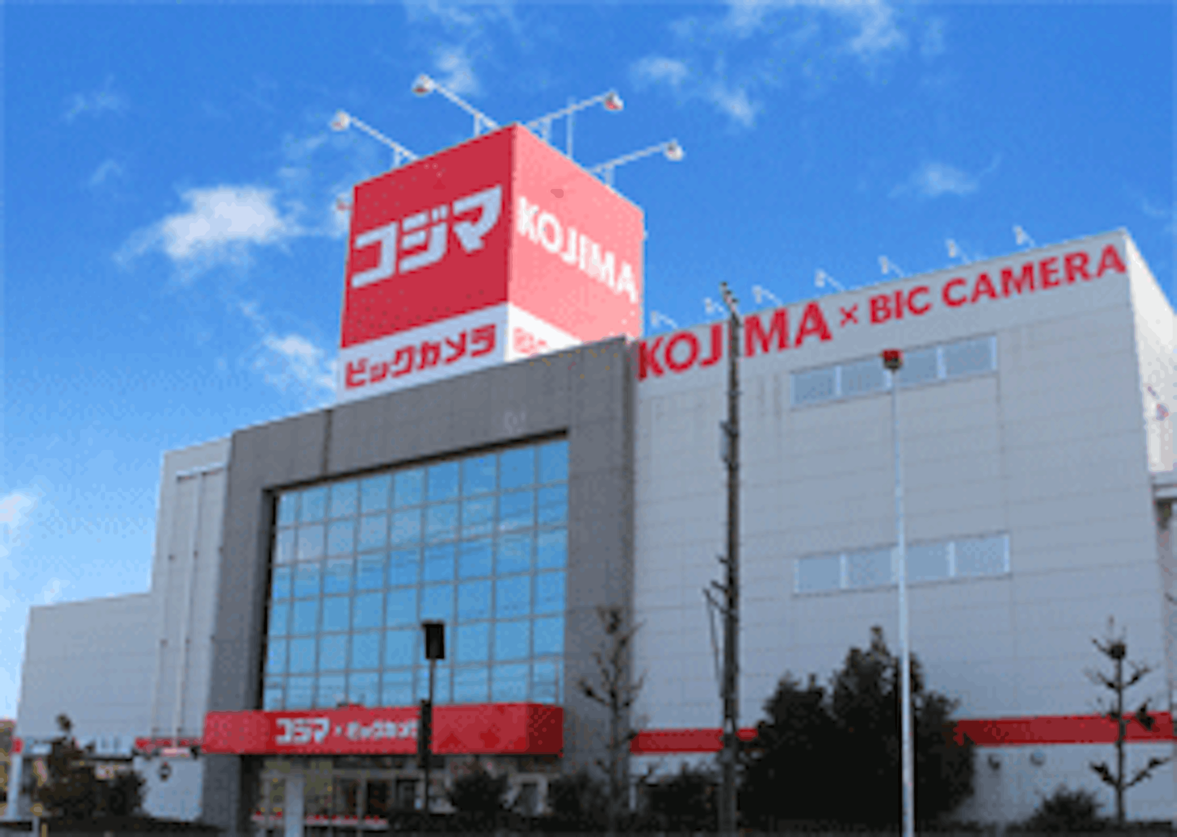 最新家電が揃う大型店舗でショッピングを楽しむ