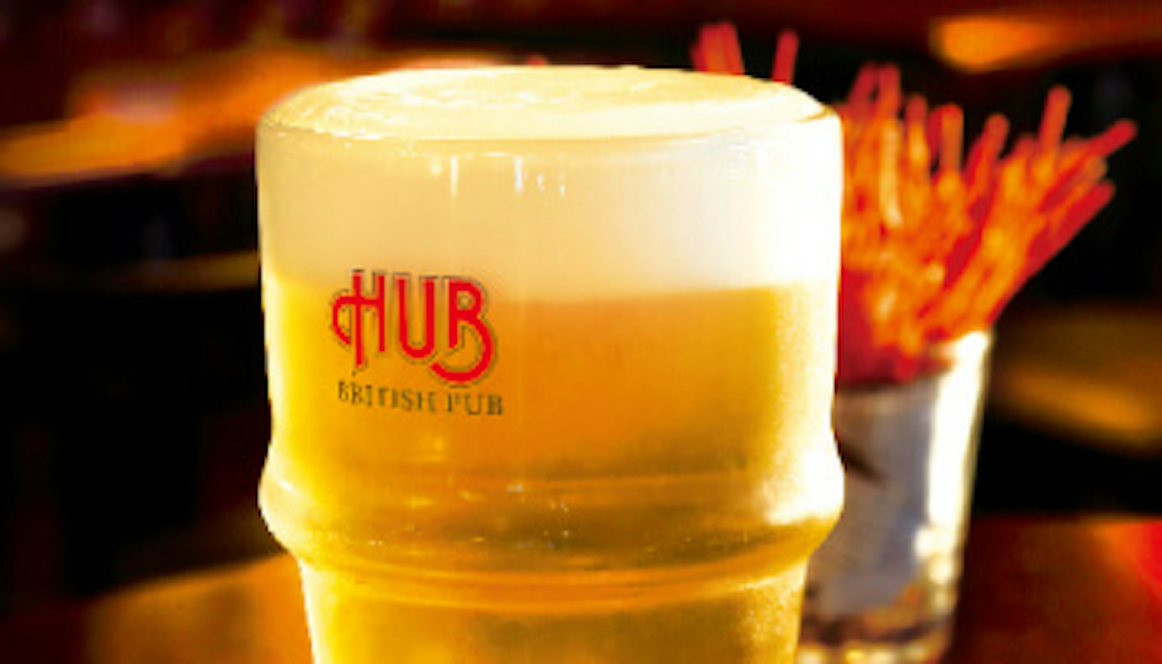 ハッピーアワーで楽しむ冷えたビールの至福のひととき