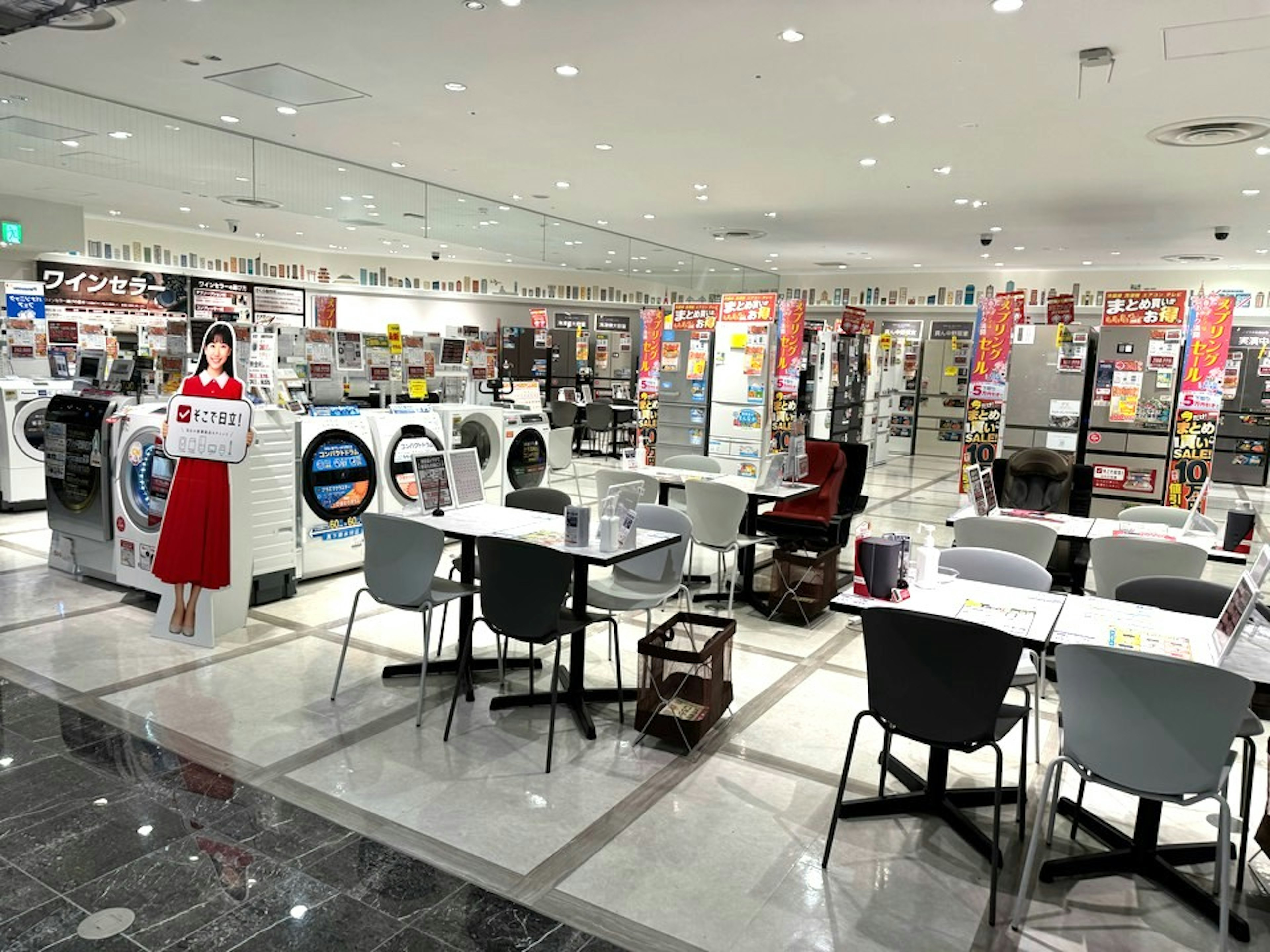 白物家電が並んだ広い店内