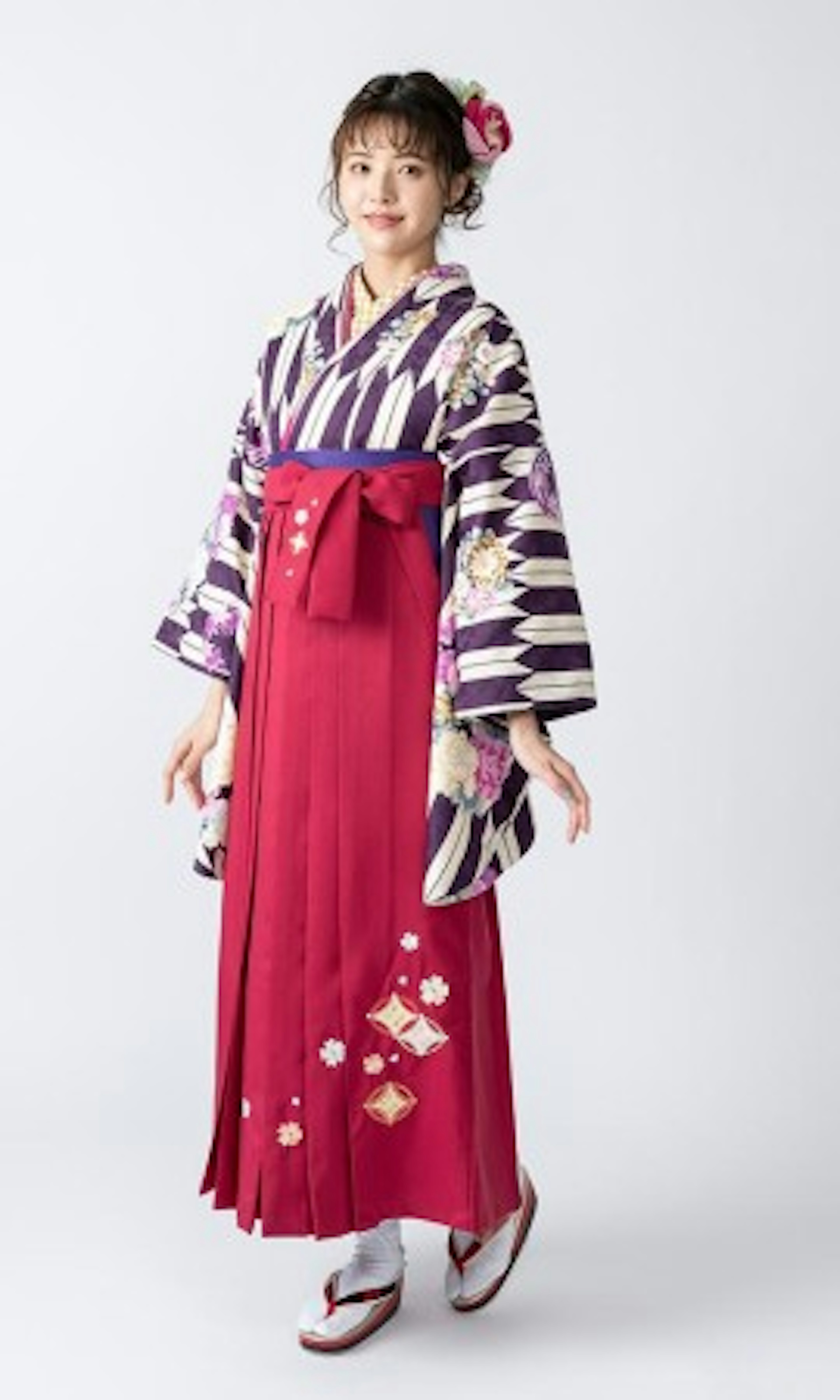 華やかな袴姿で特別な日を彩る女性