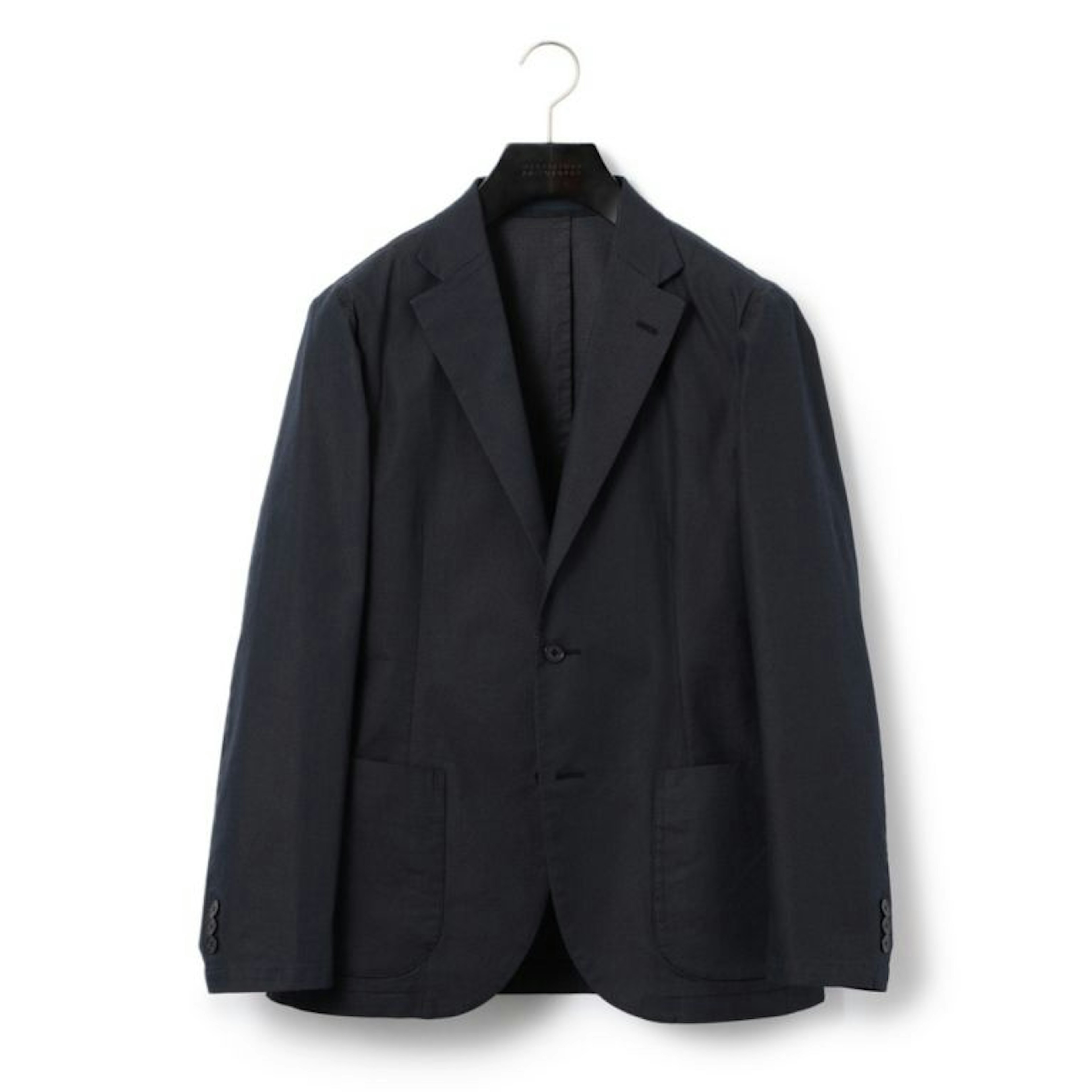 シンプルで洗練されたメンズファッションのジャケット