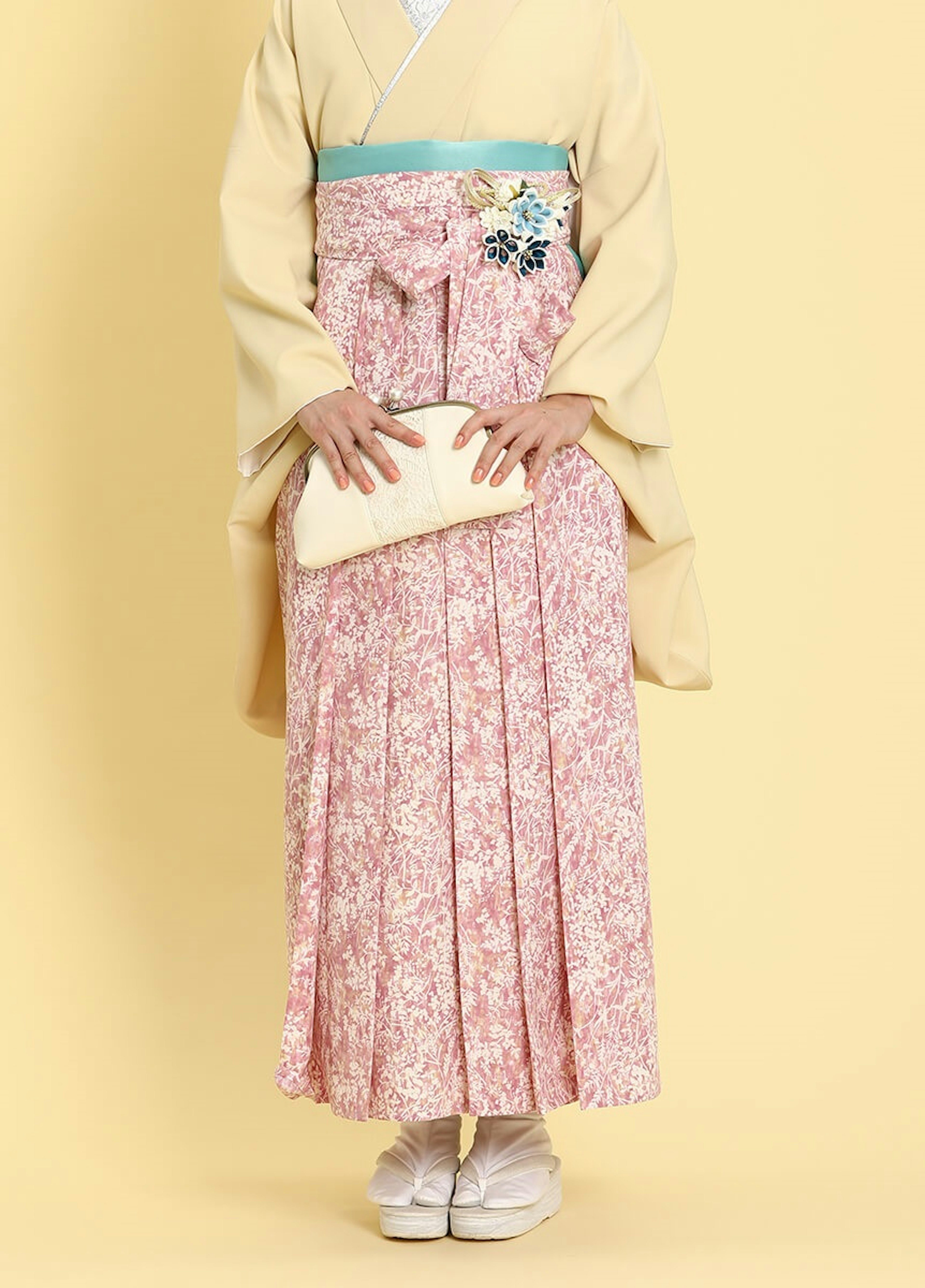 華やかな袴姿で特別な日を彩る女性の装い