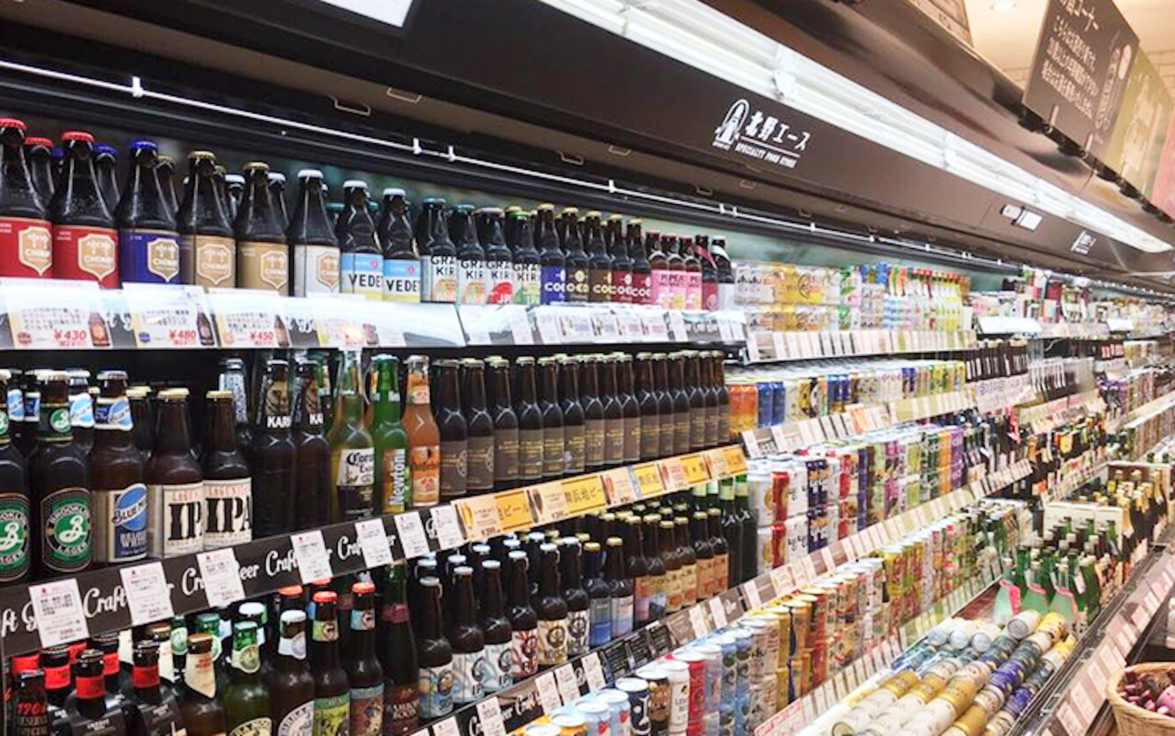 多彩な日本酒が揃う店内、選ぶ楽しさが広がります