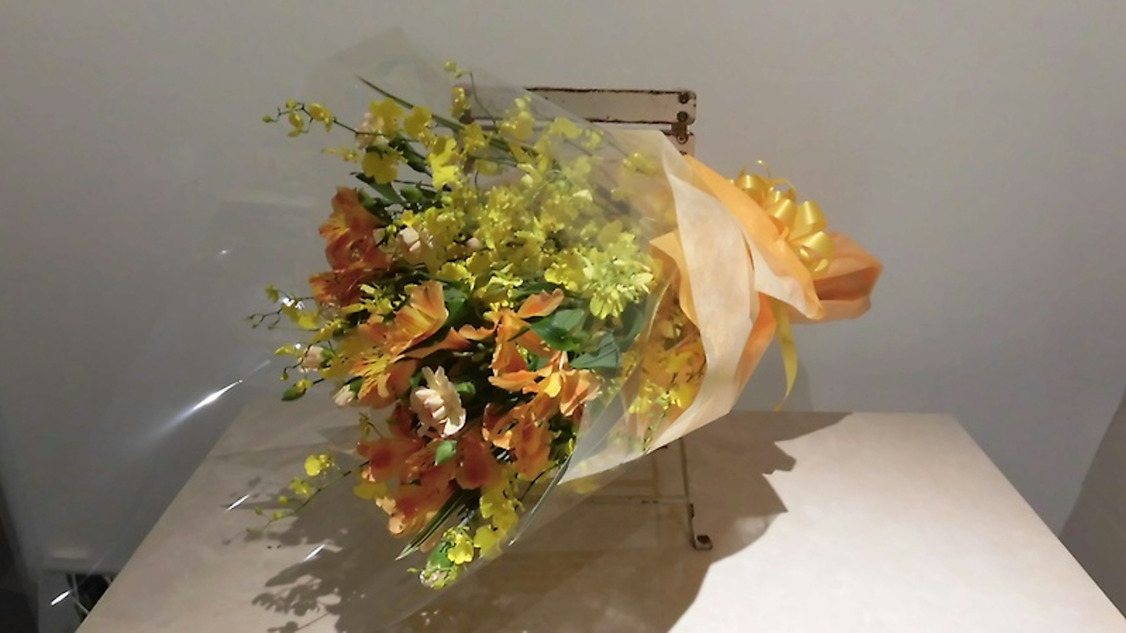 女性へのプレゼントに最適な華やかな花束